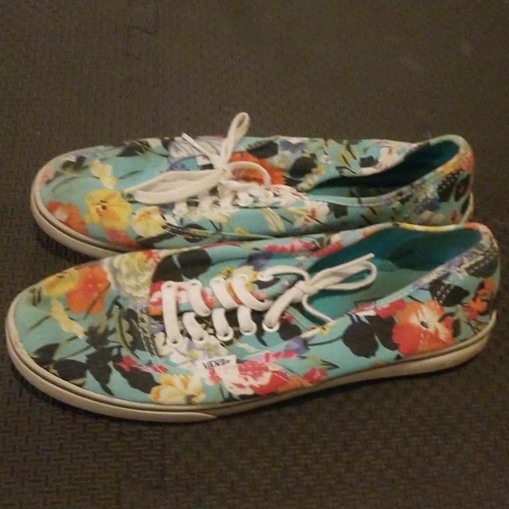 Vans - Picture 3 of 5